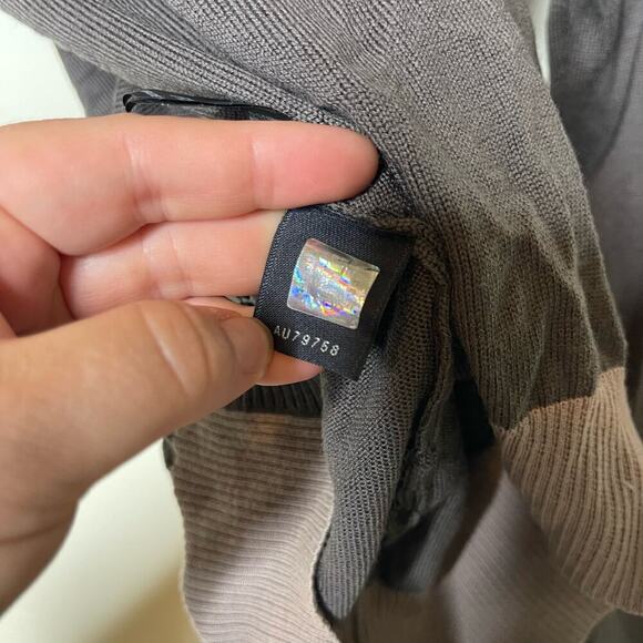 Fendi Long Sleeve V Neck Merino Wool Cardigan Sweater Gray IT 44 US 8 - Picture 8 of 13